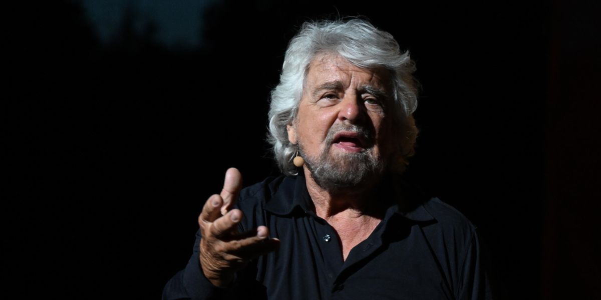 Il vaffa di Giuseppi fa sparire a Grillo il reddito da garante: «Via 300.000 euro»