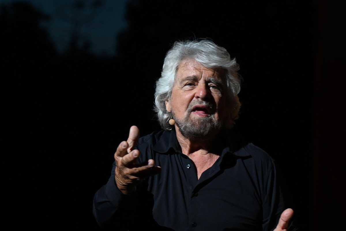 Il vaffa di Giuseppi fa sparire a Grillo il reddito da garante: «Via 300.000 euro»
