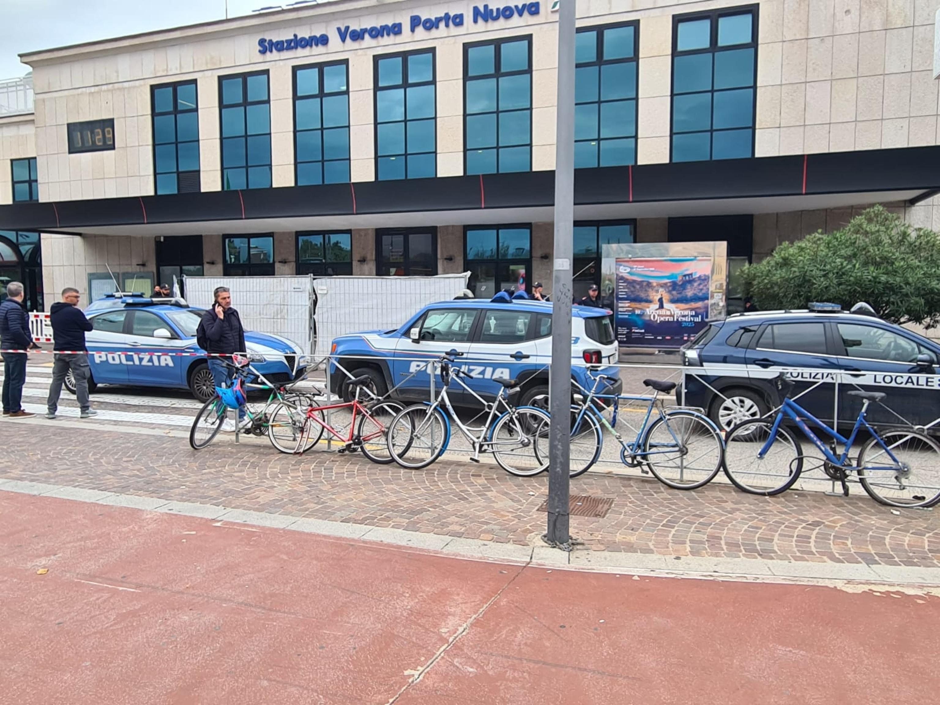 Una raccolta fondi per il poliziotto che ha sparato al migrante violento