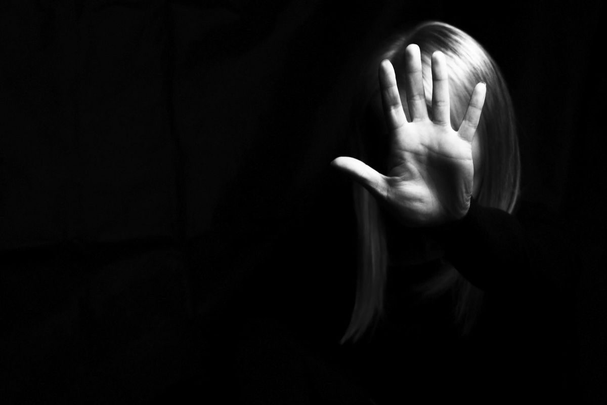 A 14 anni violentata da un pakistano