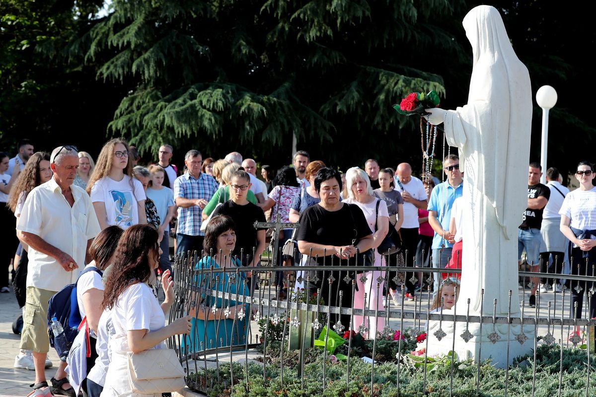 Ci sono troppi dubbi su quei veggenti. Ma Medjugorje non è un test della fede