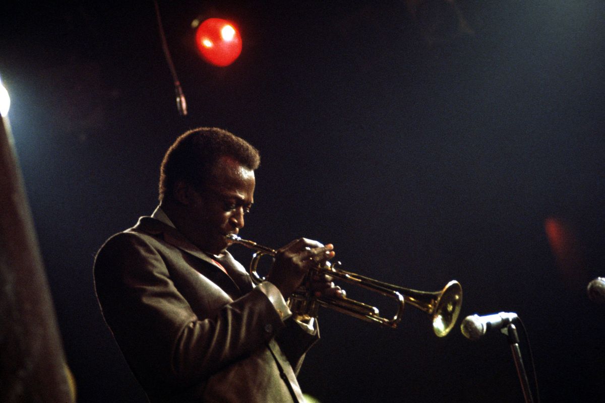 Davis a Milano: il live che fece storia e lo sguardo killer diventato un cult Prima... ... e dopo