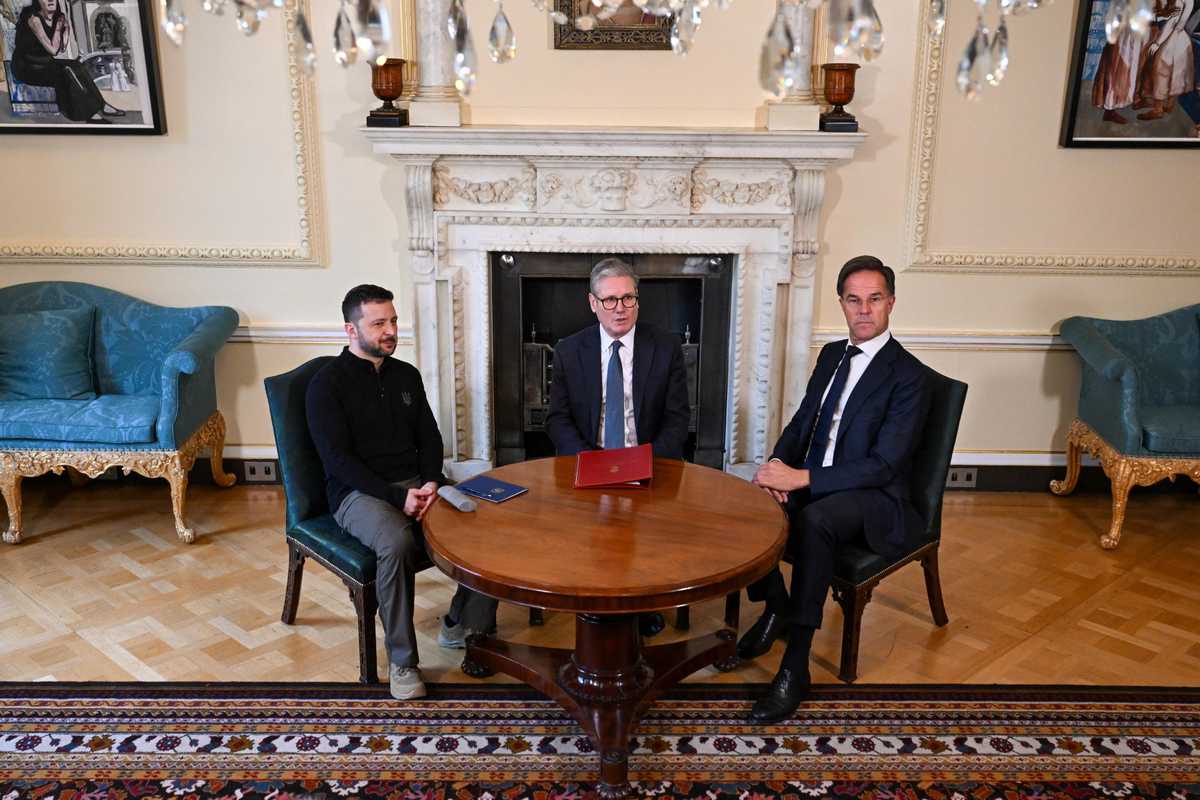 La Nato lancia minacce sventolando l’atomica