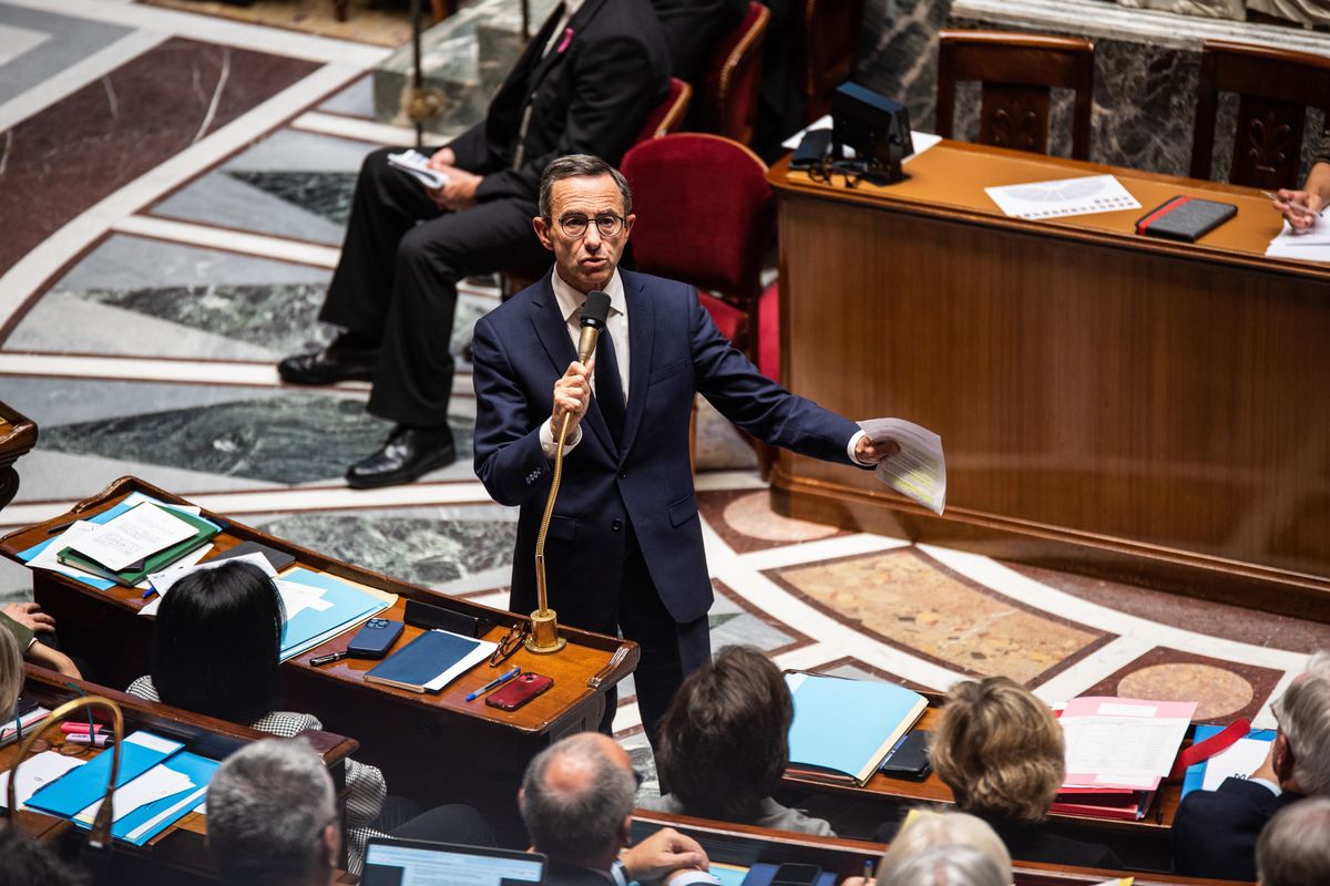 Parigi che ci definiva «vomitevoli» vuol tagliare le cure ai clandestini