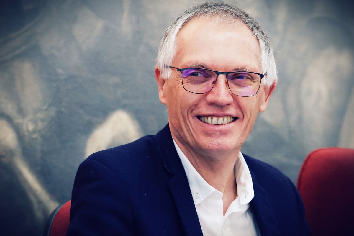 Tavares fa il cameriere di Bruxelles e vuol far pagare il conto green a noi