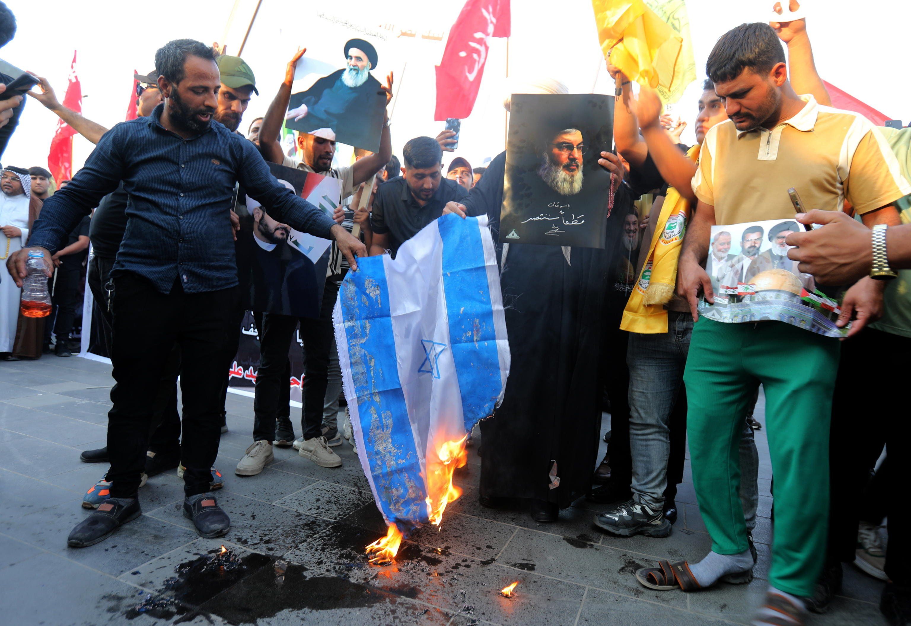 L’Iran denuncia: hacker ai siti atomici. Spari sull’Onu, ferito il quinto soldato