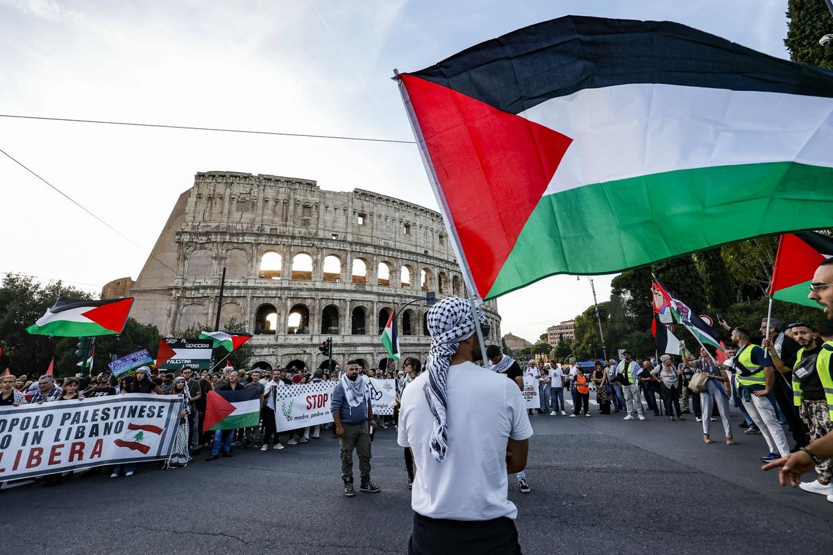 I pro Pal inneggiano ai terroristi