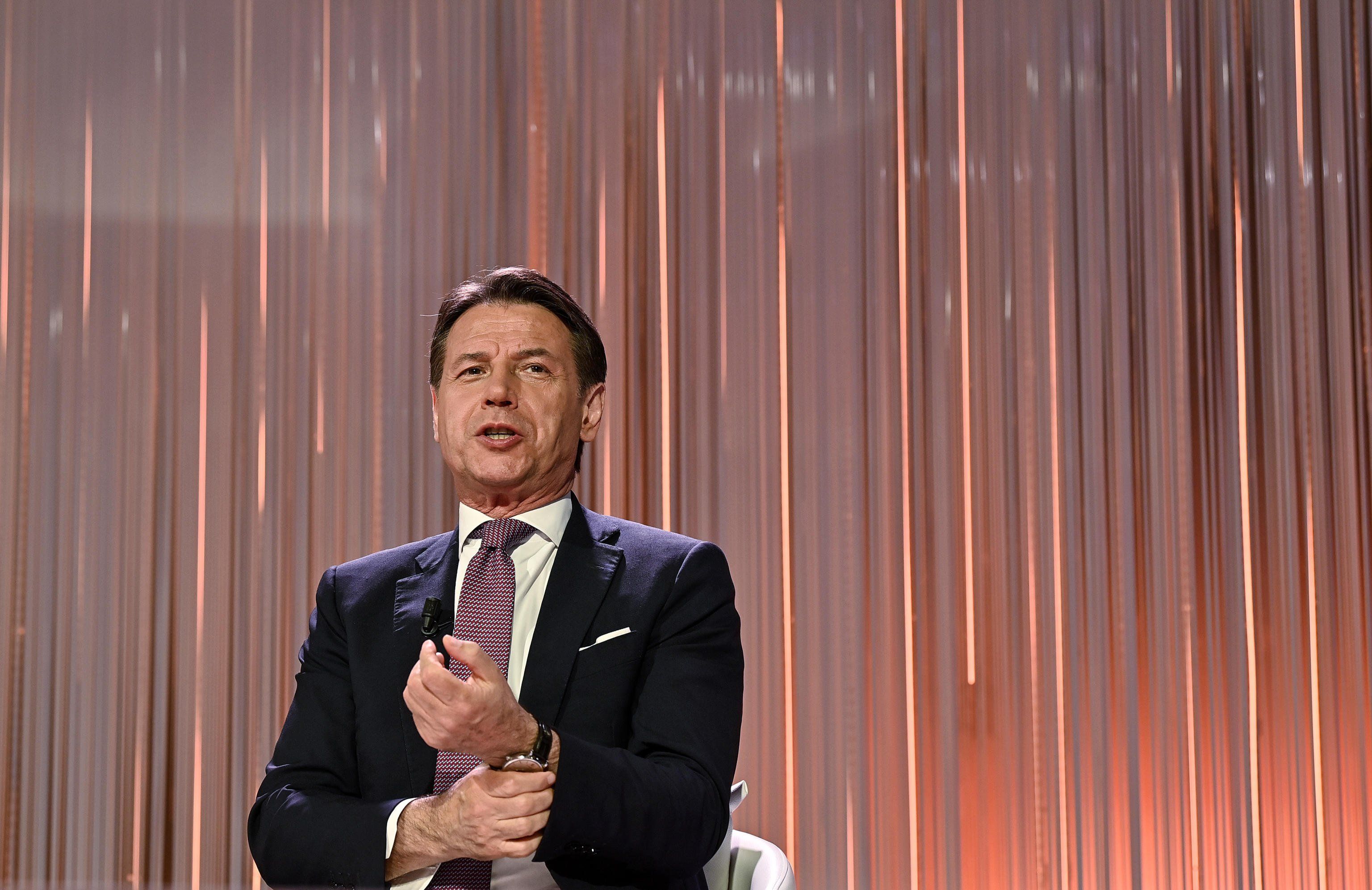 Giuseppi finge di volersi fare interrogare