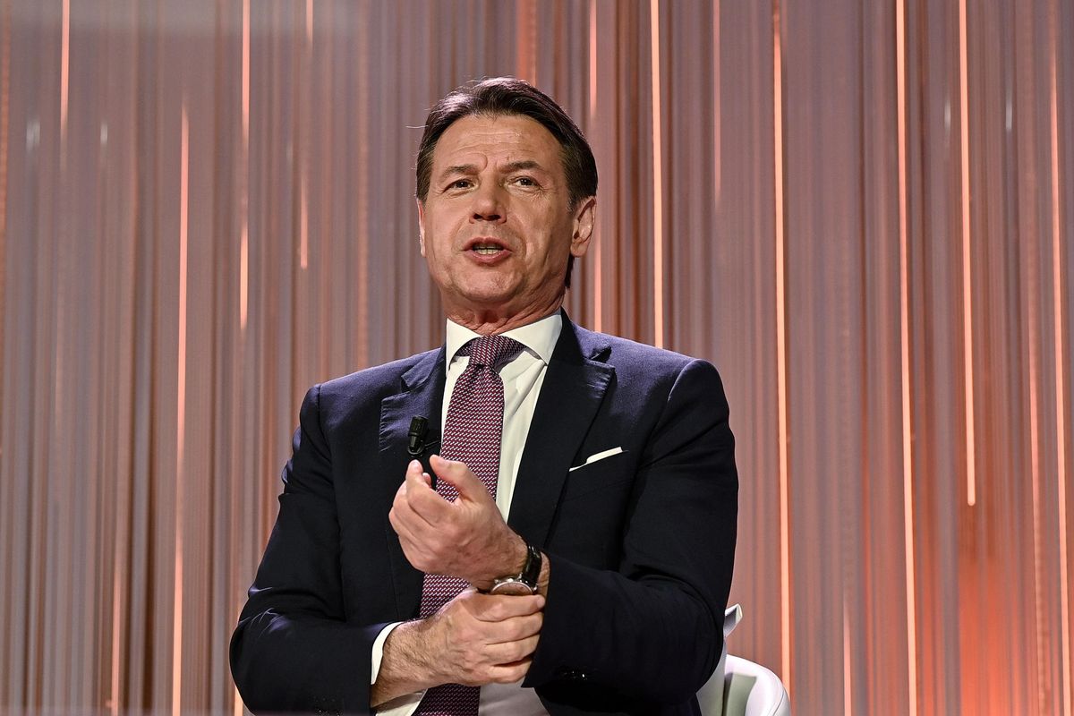 Giuseppi finge di volersi fare interrogare