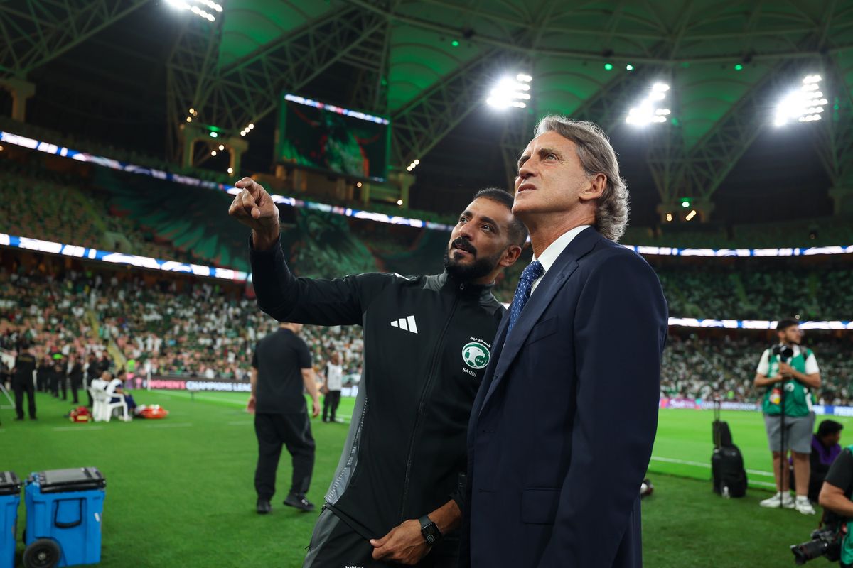 Sconfitte, litigi e polemiche. Il Mancio ricoperto d’oro spernacchiato dai sauditi