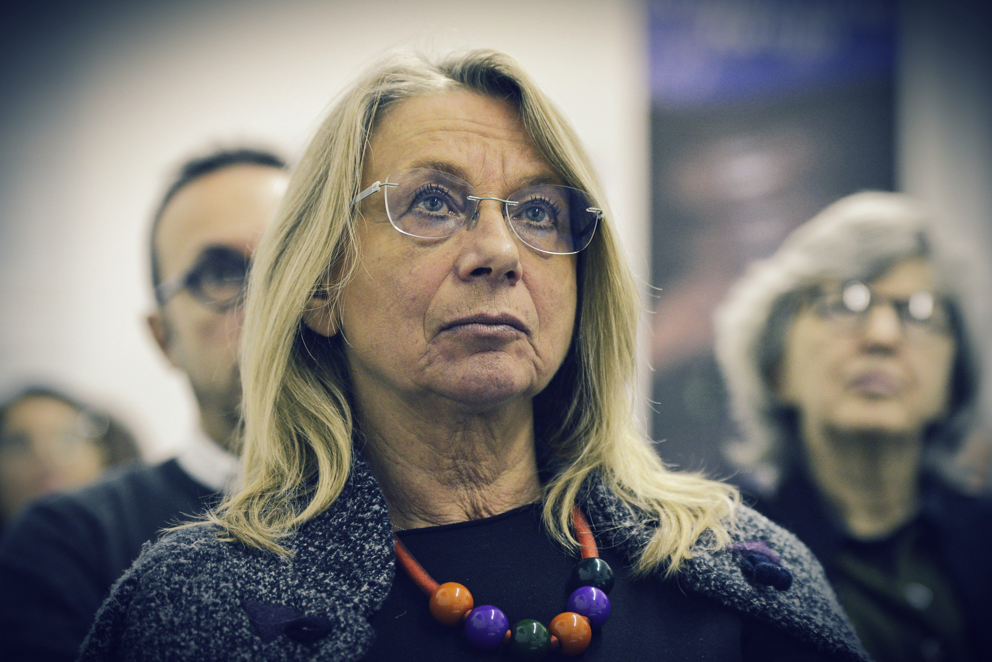 I giudici tengono i clandestini in Italia e loro cercano di uccidere i poliziotti