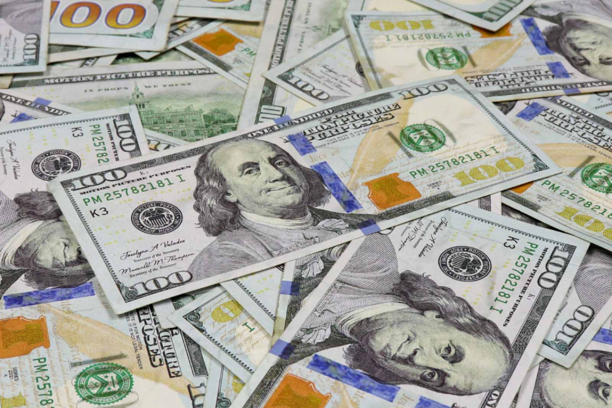 Prop money makes the perfect holiday gift that’s both fun and