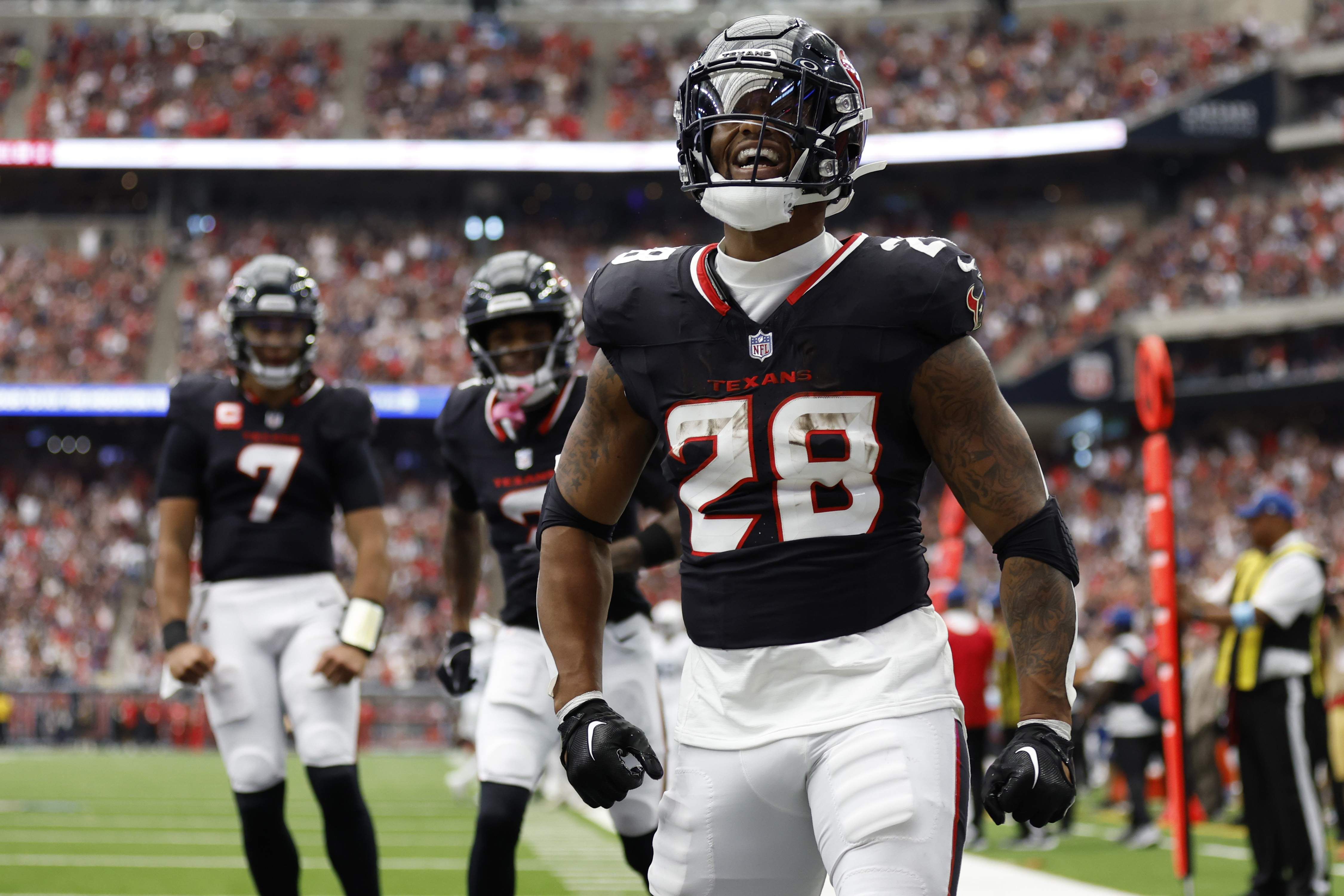 How undefeated streaks collide in clash between Texans and road warrior Lions