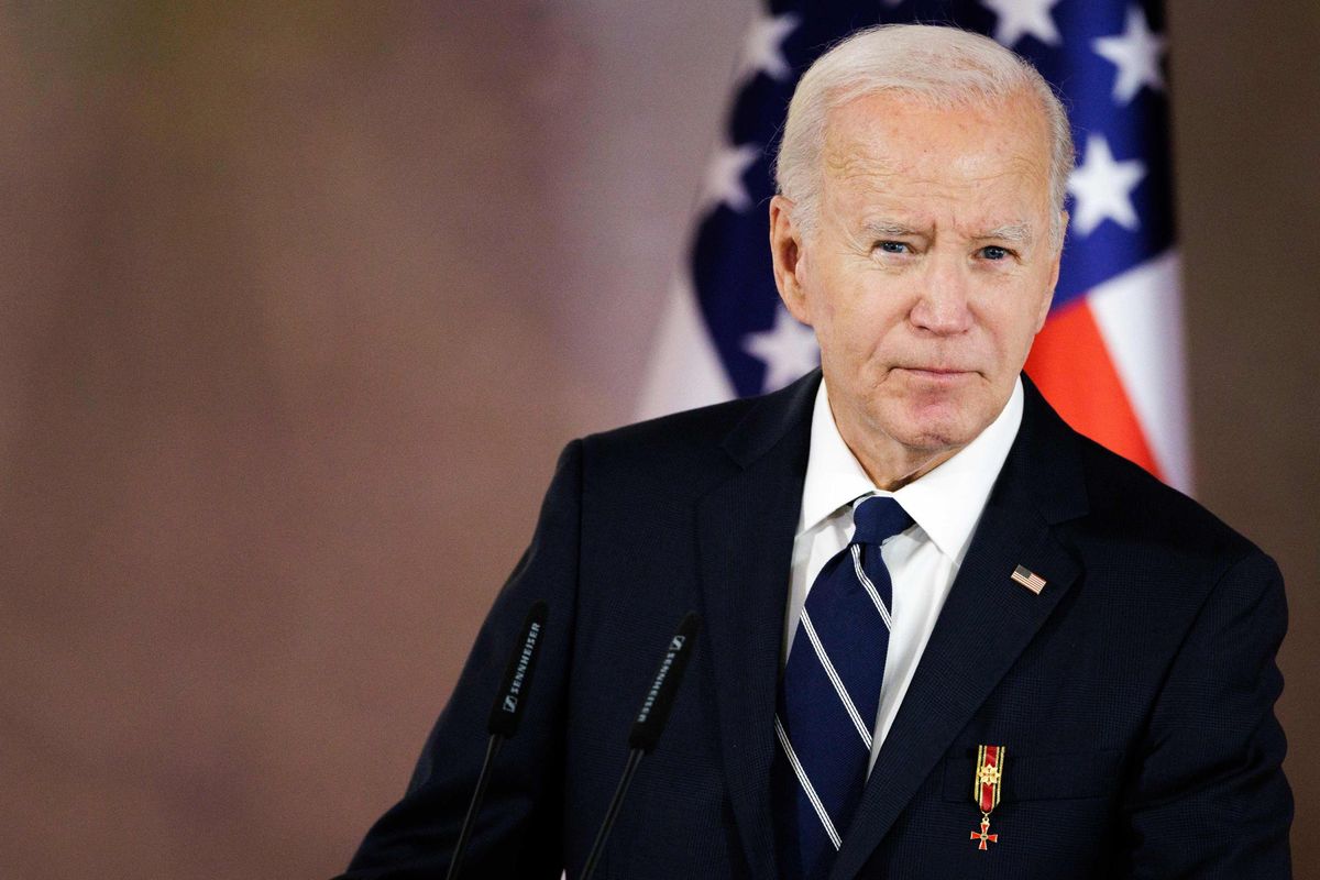 Biden insulta i trumpisti e imbarazza Kamala