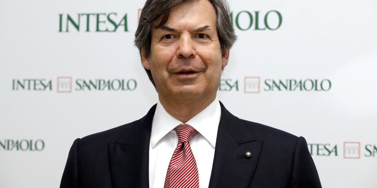 Intesa vale 71,8 miliardi in Borsa e torna prima nell