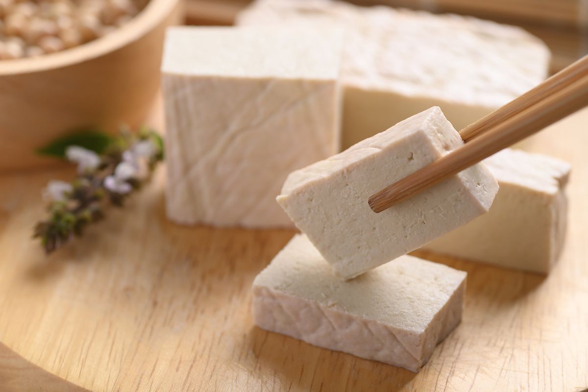 Dall’identità territoriale all’ideologia globalista. Così il tofu si è insinuato nei mercati italiani