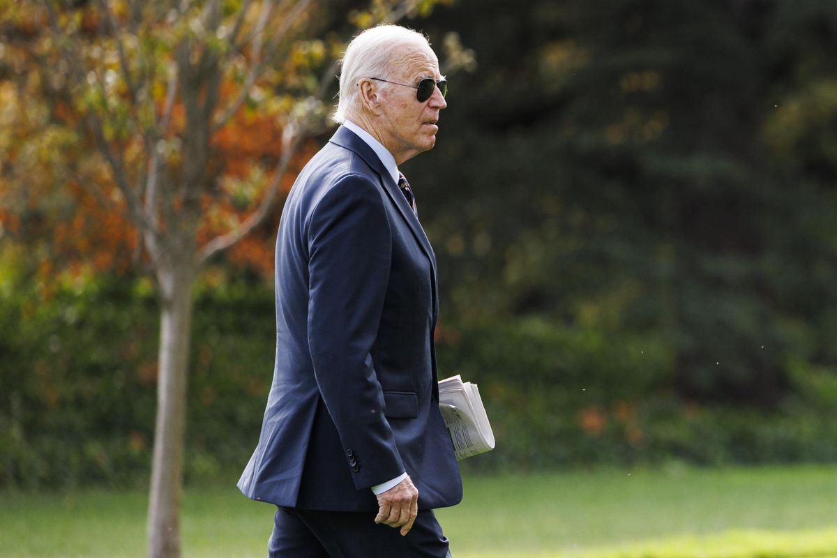 Fare peggio di Biden sembra impossibile. Il mondo è nel caos, non ci mancherà