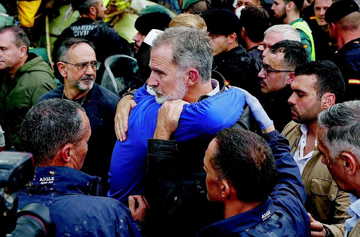 Dopo le botte, Sánchez offeso col re perché non è fuggito in suv come lui