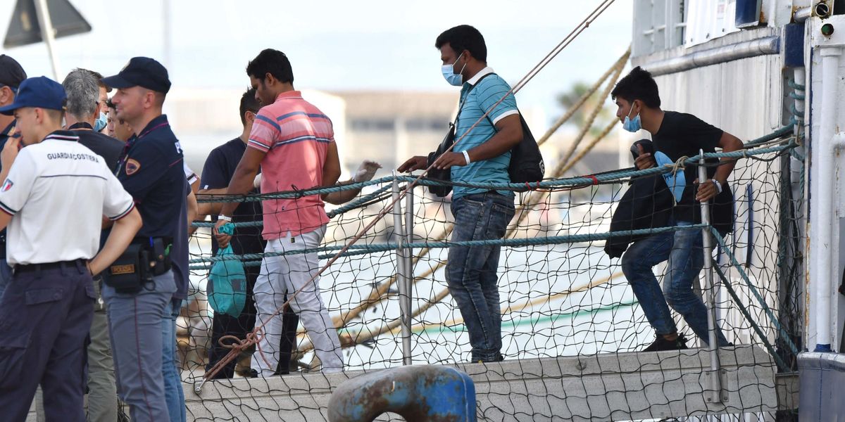 Migranti, Fi si schiera con grillini e radicali