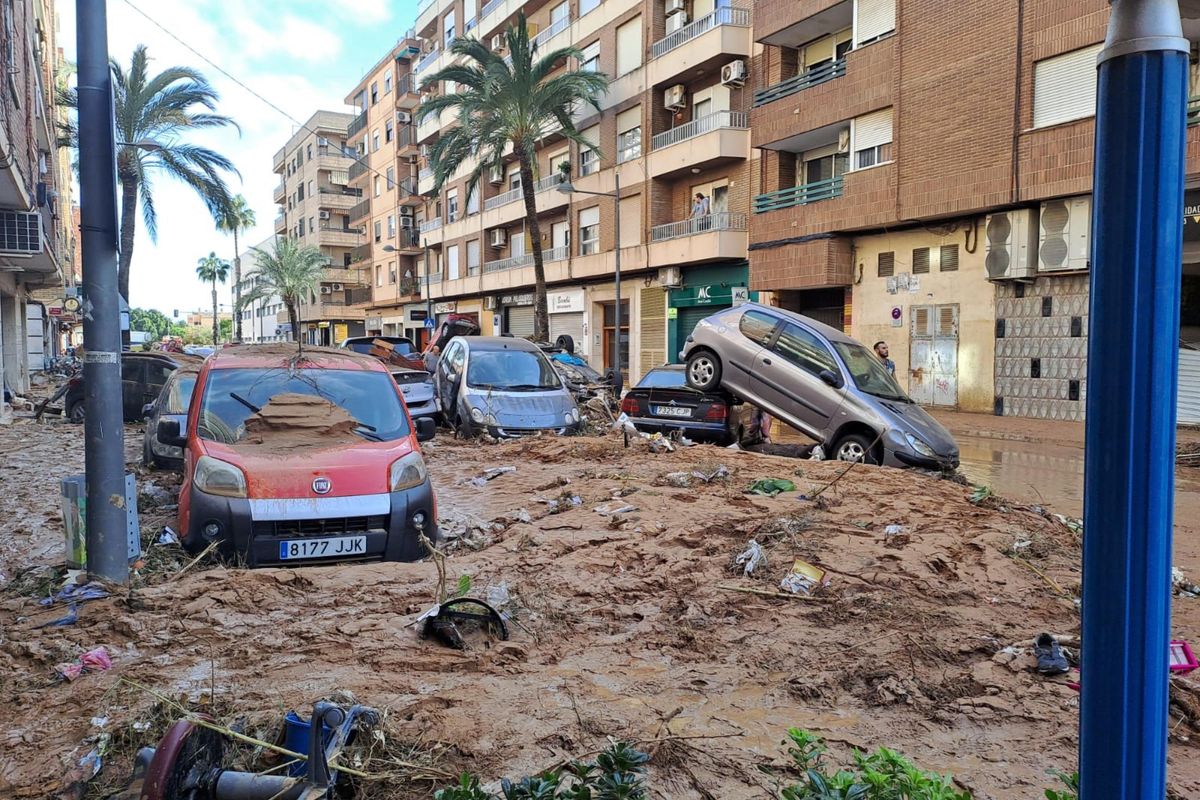 Valencia nel fango, verso 160 morti. Madrid si giustifica con l’autonomia