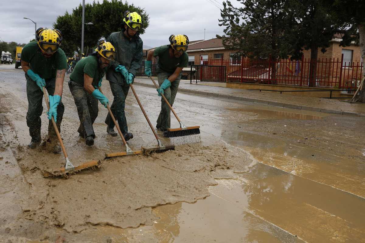 Ultrà verdi: il clima cambia, basta con la democrazia
