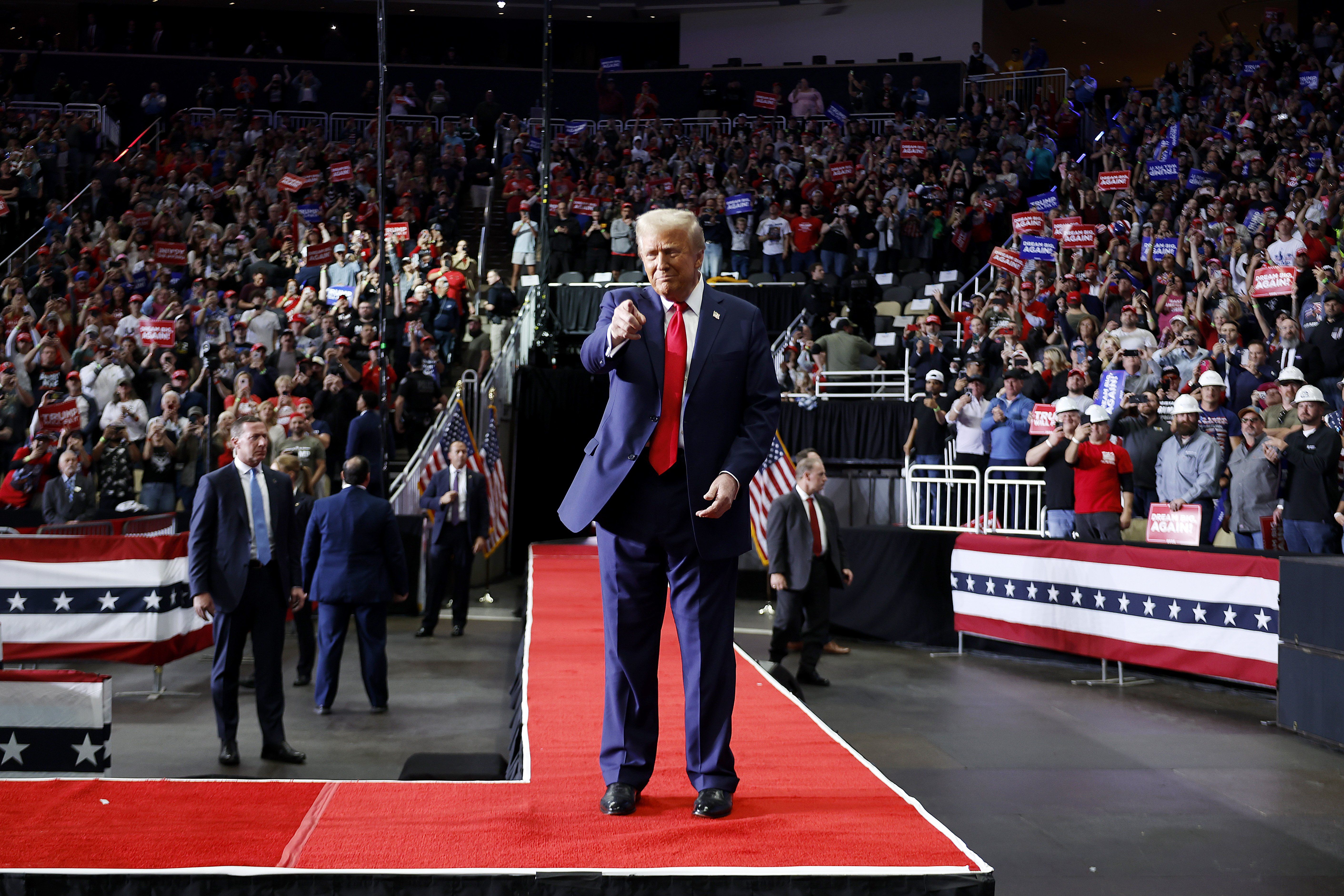 Un’onda rossa incorona The Donald: «Sarà l’età dell’oro dell’America»