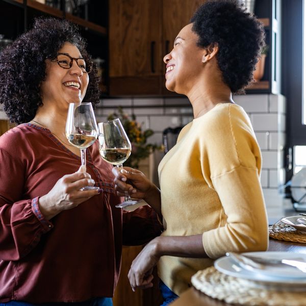 Flirting With Women 101: A Queer, Bi, & Bi-Curious Guide To Making The First Move