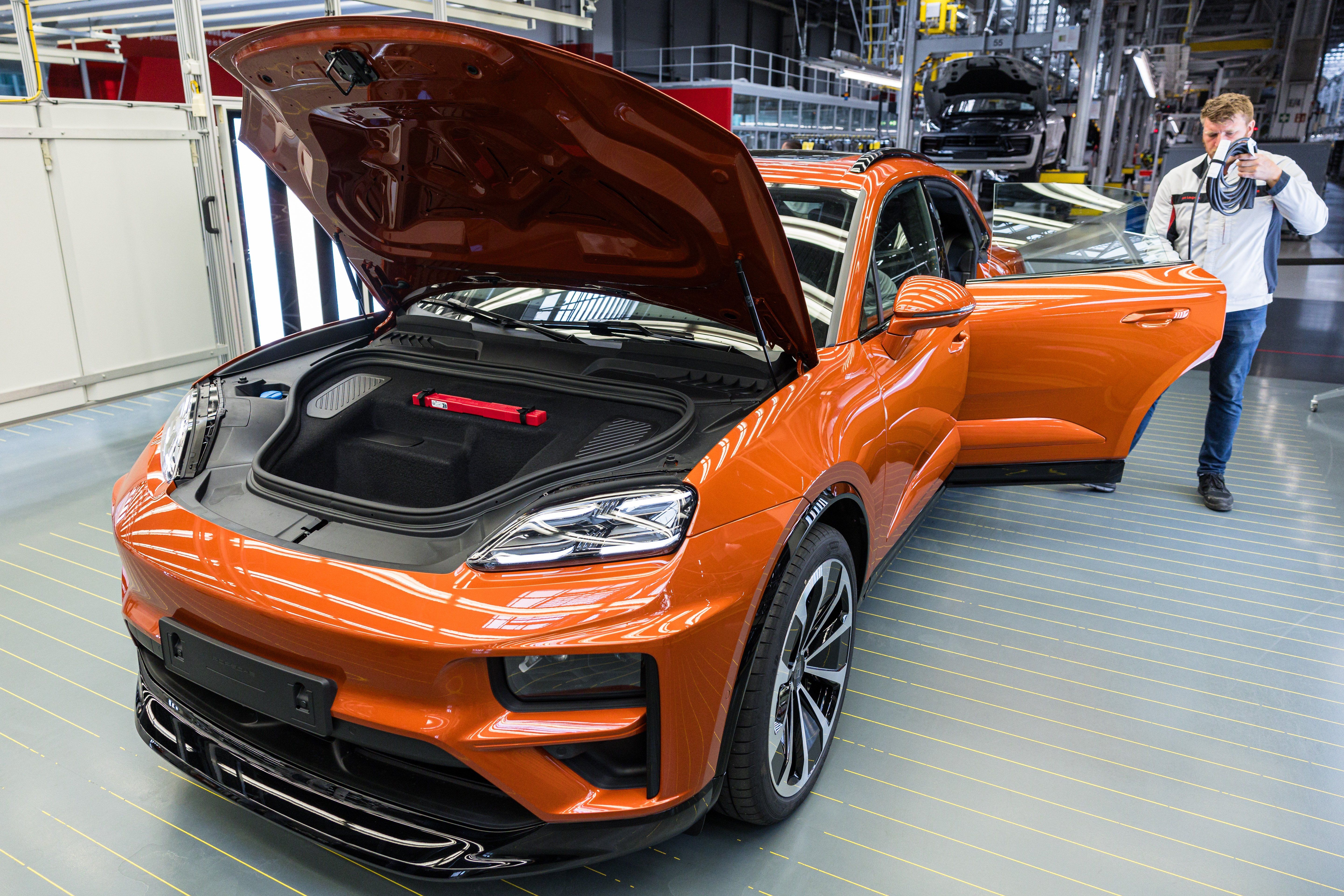 L’elettrico piace solo di lusso. Berlino frena