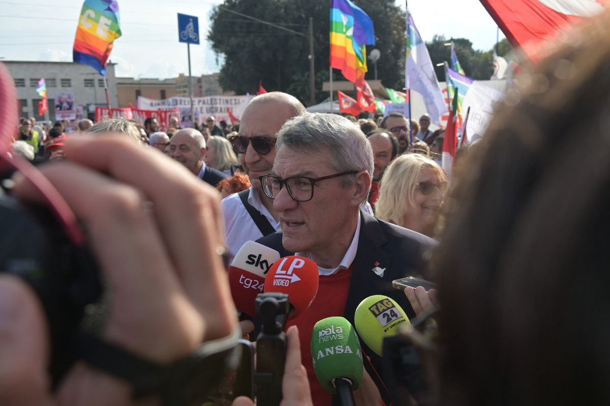 Landini incita rivolte ma blocca i salari a 560.000 lavoratori