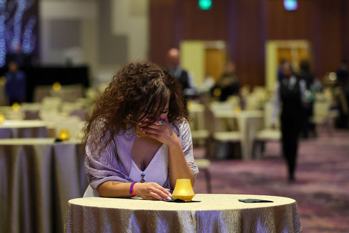 Sinistra al manicomio, letteralmente