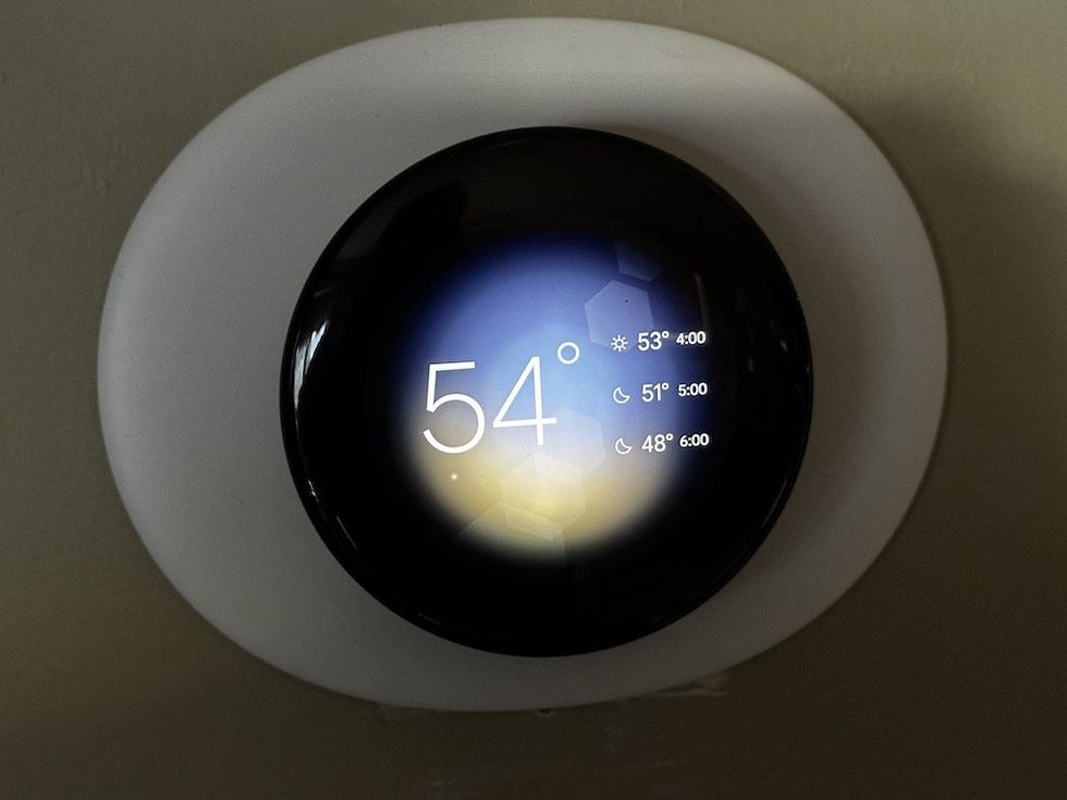 a photo of Nest Learning Thermostat 4th Gen with Dymanic Farsight activated