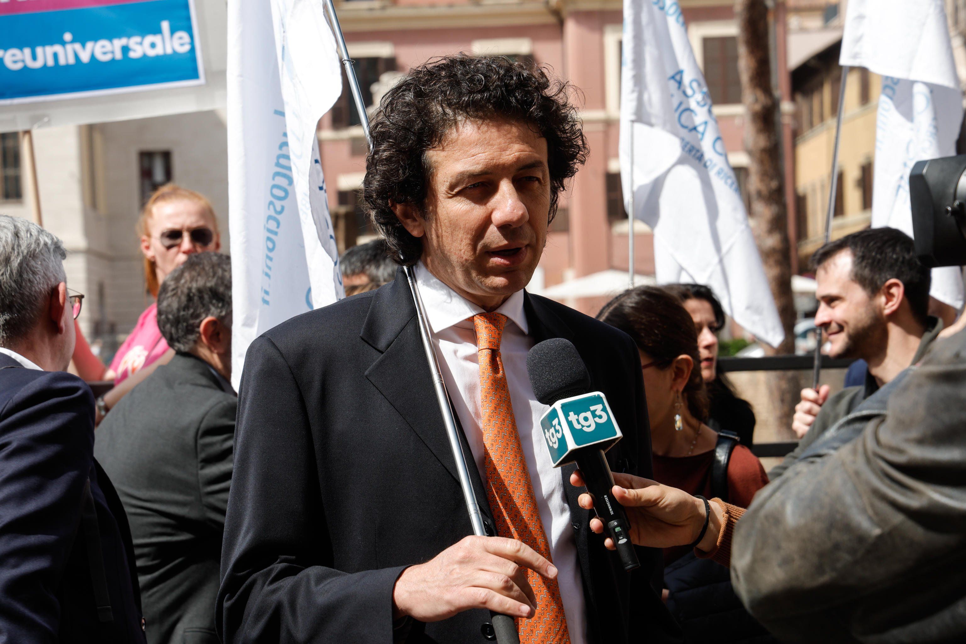 Mentre la Lombardia decide sul fine vita. Cappato tenta il blitz con il decimo suicida