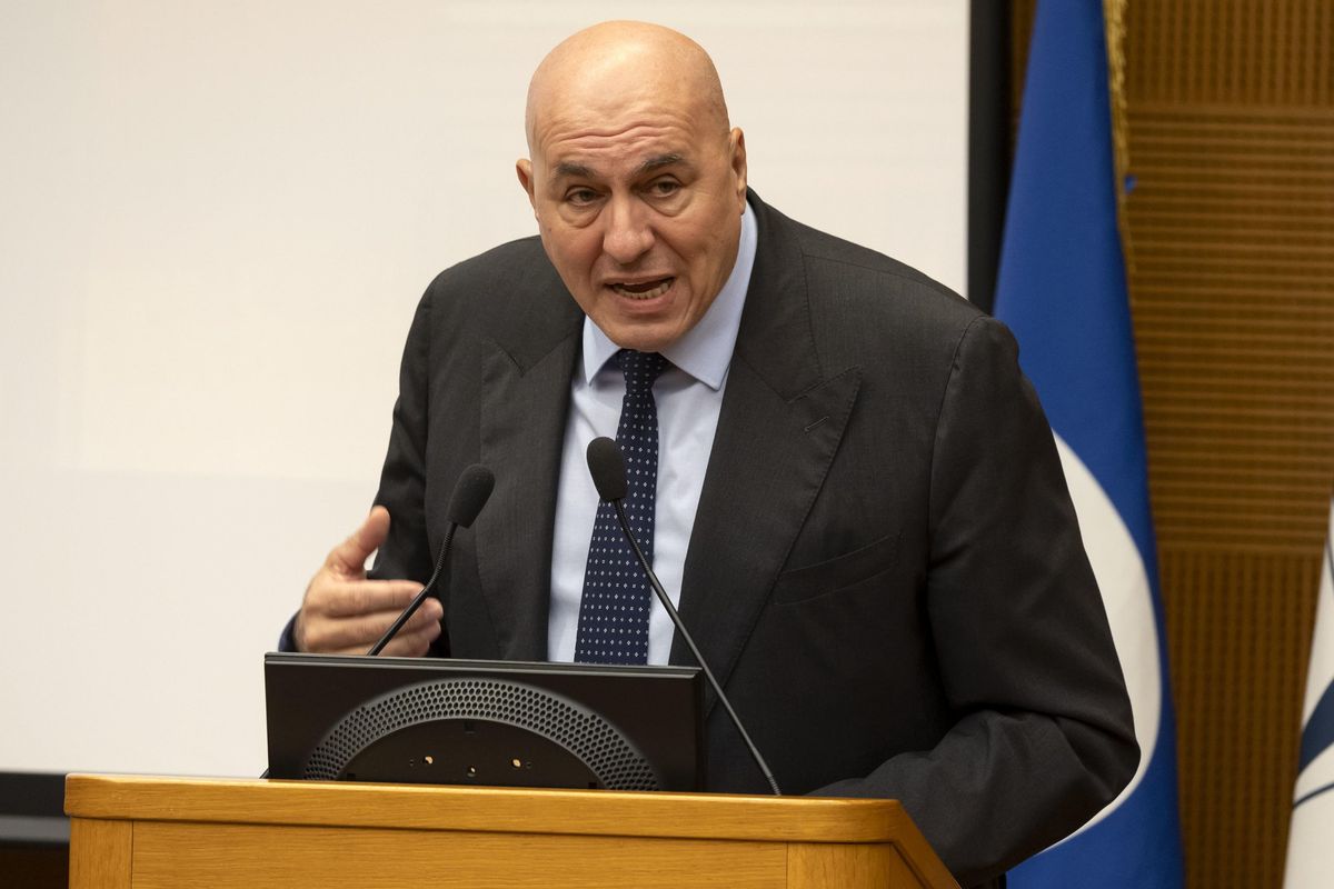 Razzi di Hezbollah sui nostri soldati. E Tajani «corregge» Crosetto