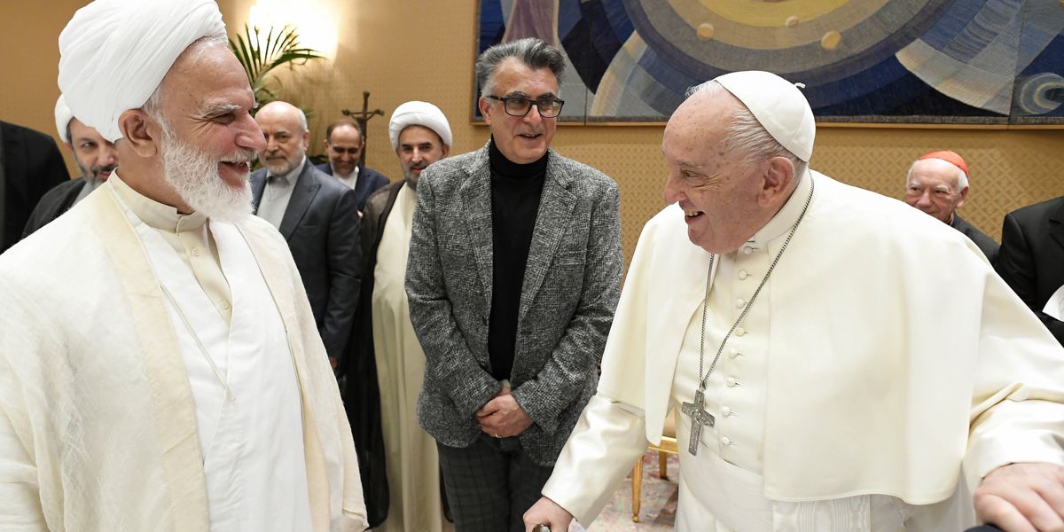 Papa, carezza all’Iran: «Chiesa contro il governo? Bugie»