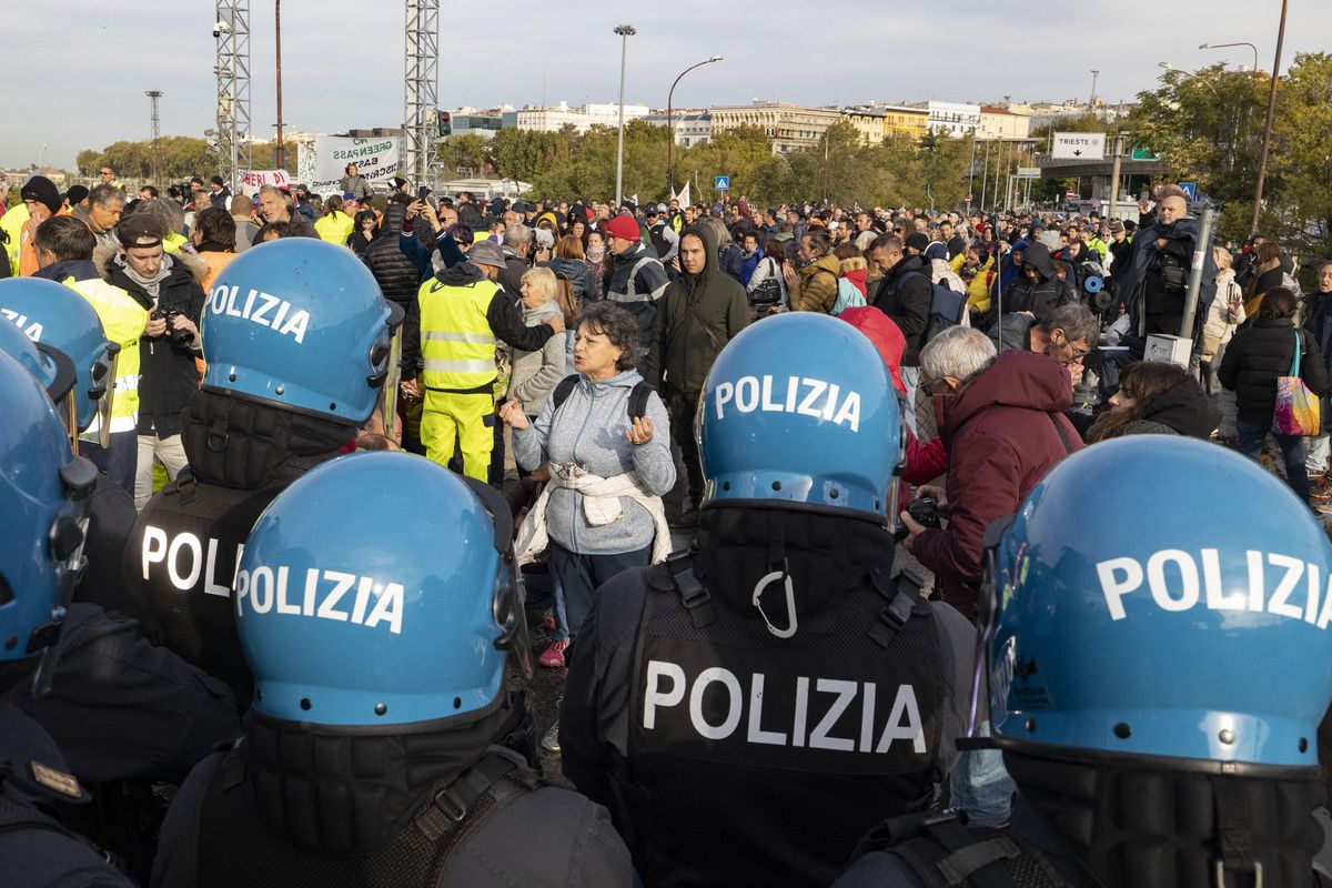 I poliziotti chiedono scusa per diktat e sanzioni: «Trieste la pagina più nera»