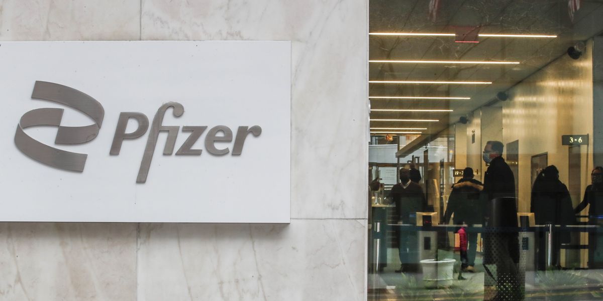 Pfizer censurò i contratti sui vaccini e ora si finge paladina della verità