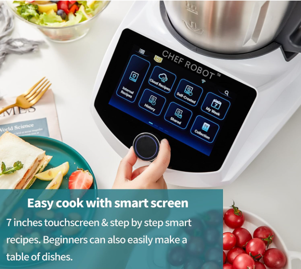 a photo of ChefRobot Ultra's Smartscreen and recipes