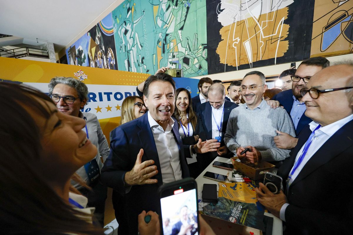 La Costituente di Conte prende il via fra le proteste e lo spettro di Grillo