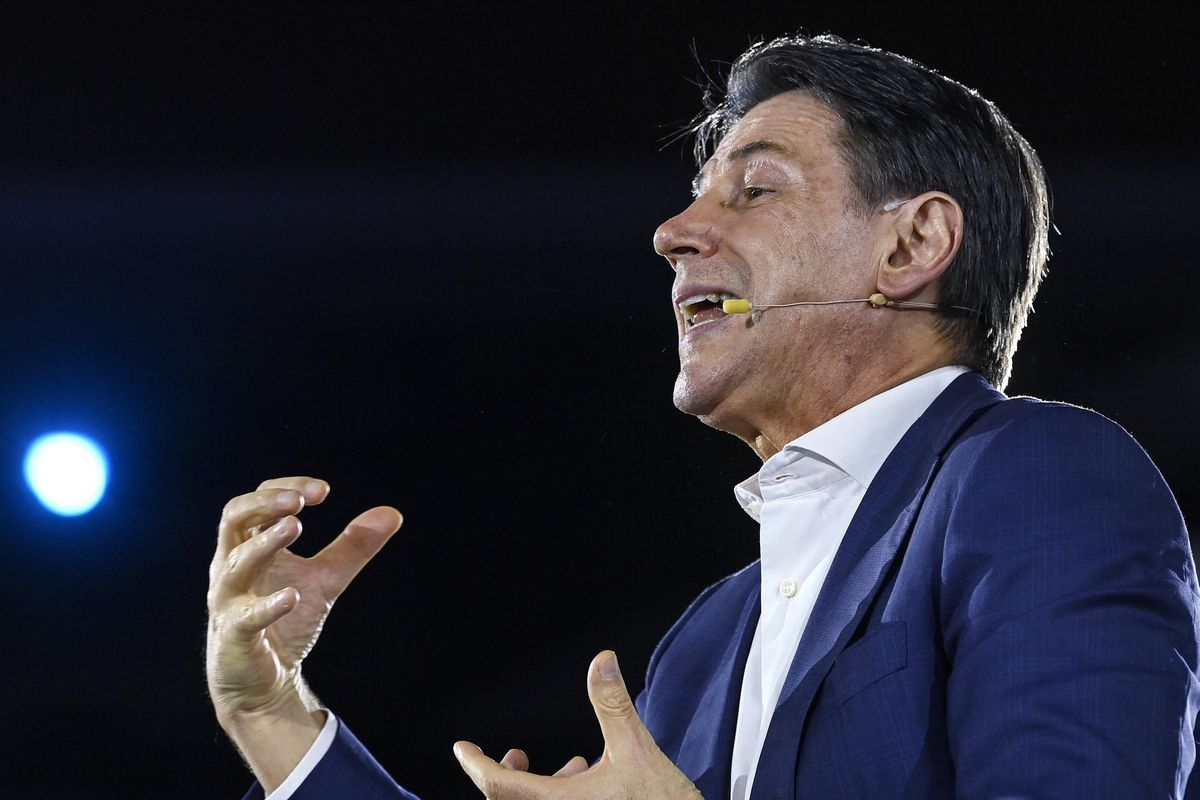 Conte cancella Grillo e stravolge il M5s