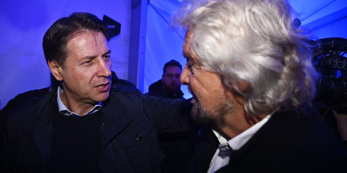 Grillo sfida Conte: «Voto falsato, da rifare»