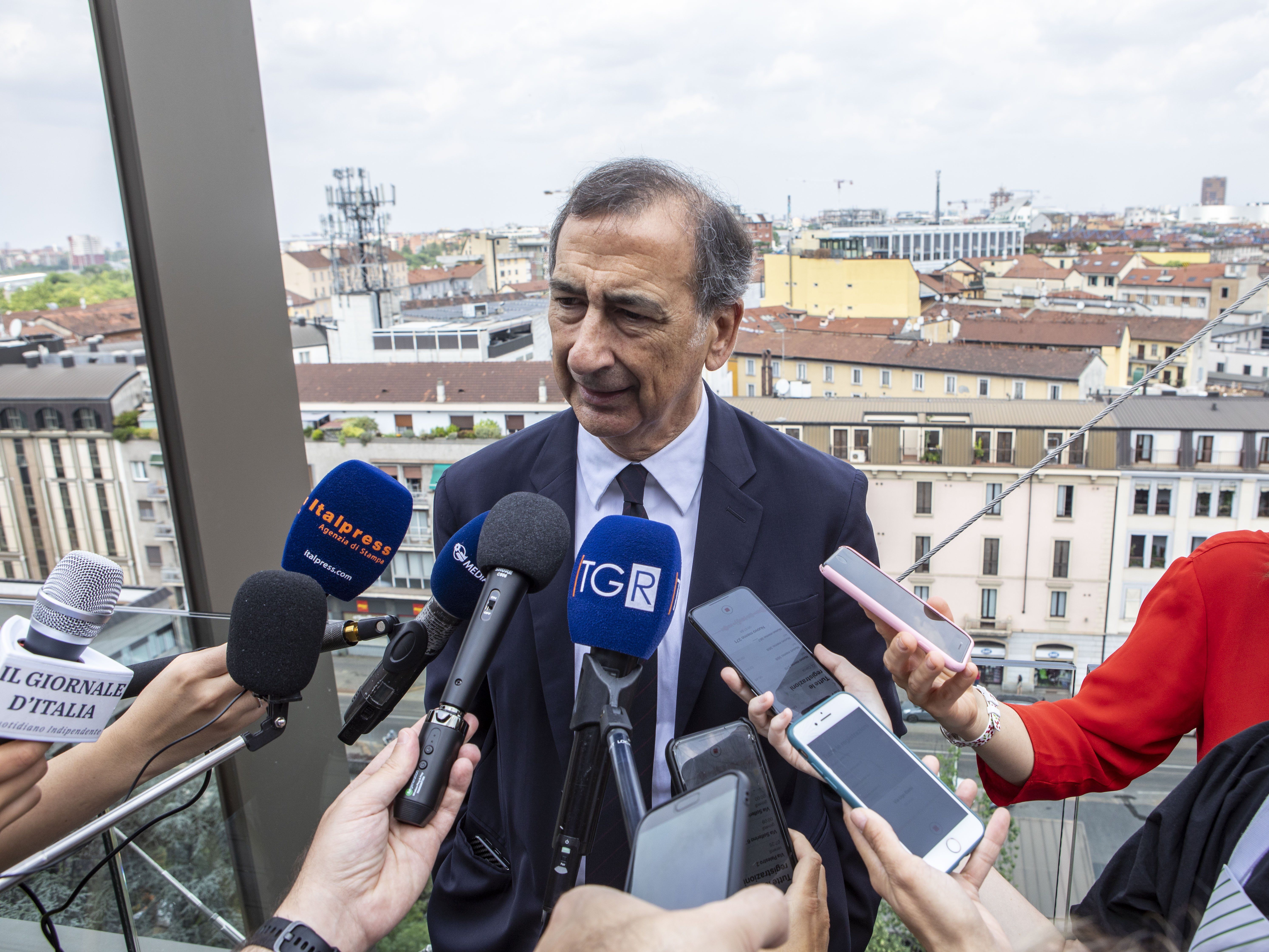 Sala apre un centro per migranti e sulla rivolta incolpa la destra