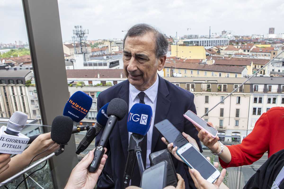 Sala apre un centro per migranti e sulla rivolta incolpa la destra