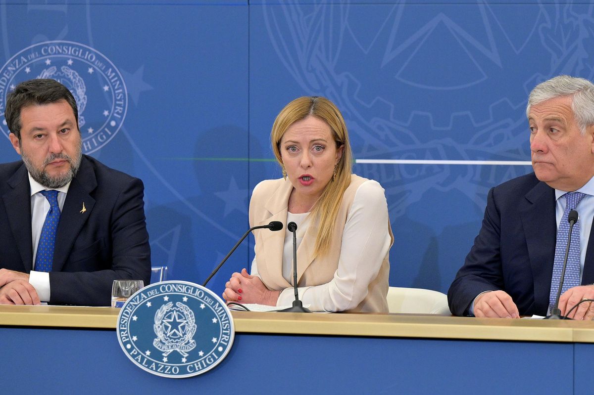 La maggioranza scivola su 20 euro: taglio al canone Rai, Fi vota con il Pd