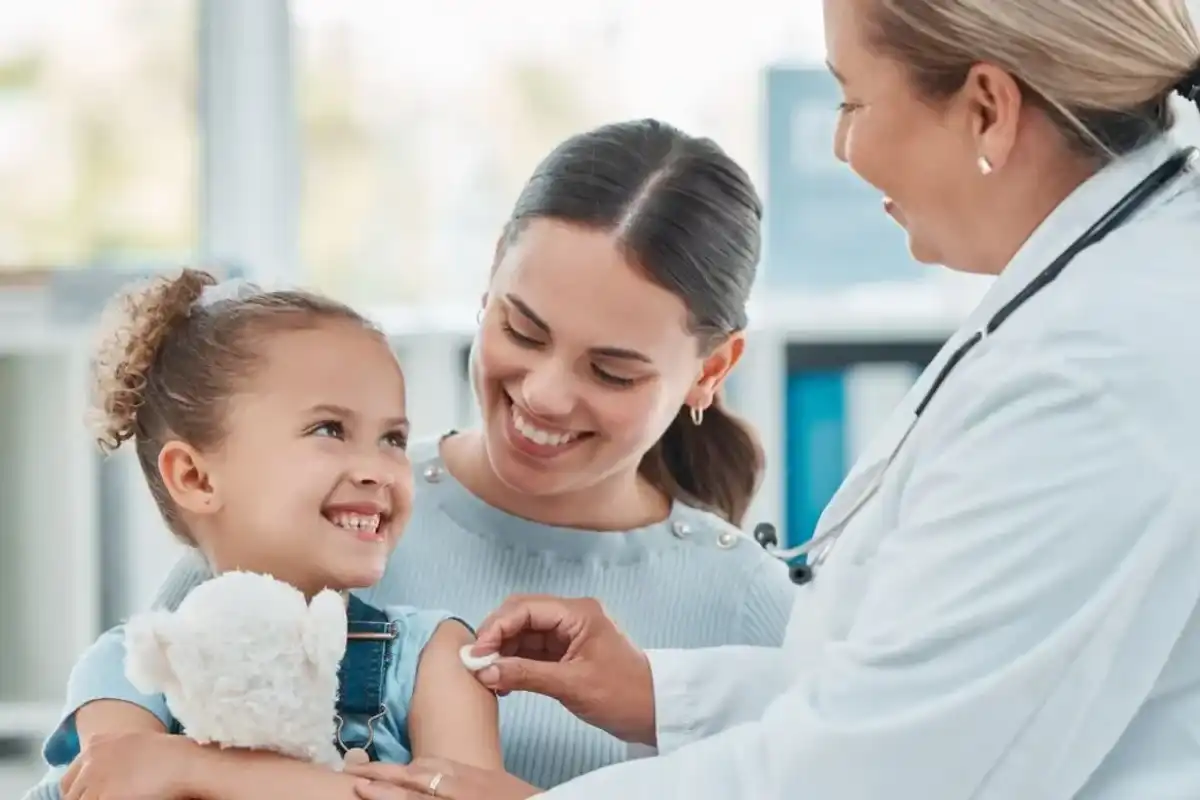 Il pediatra non basta più. Neo genitori assediati da esperti, app e algoritmi