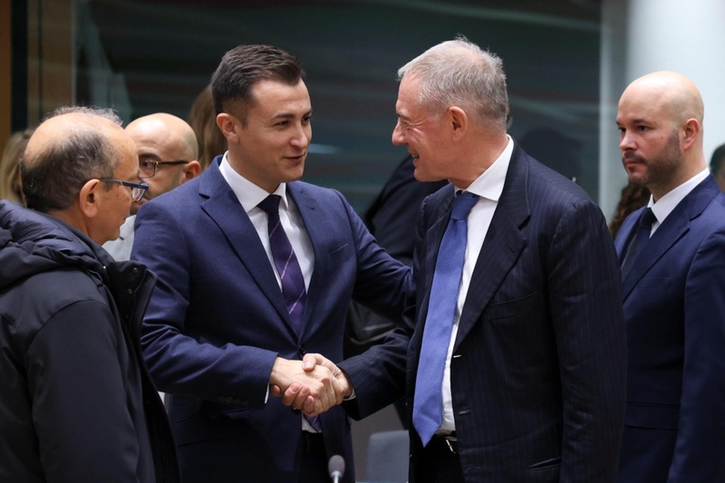 L’Italia sveglia l’Ue sui limiti alla CO2. Sono 15 i Paesi che vogliono rivederli
