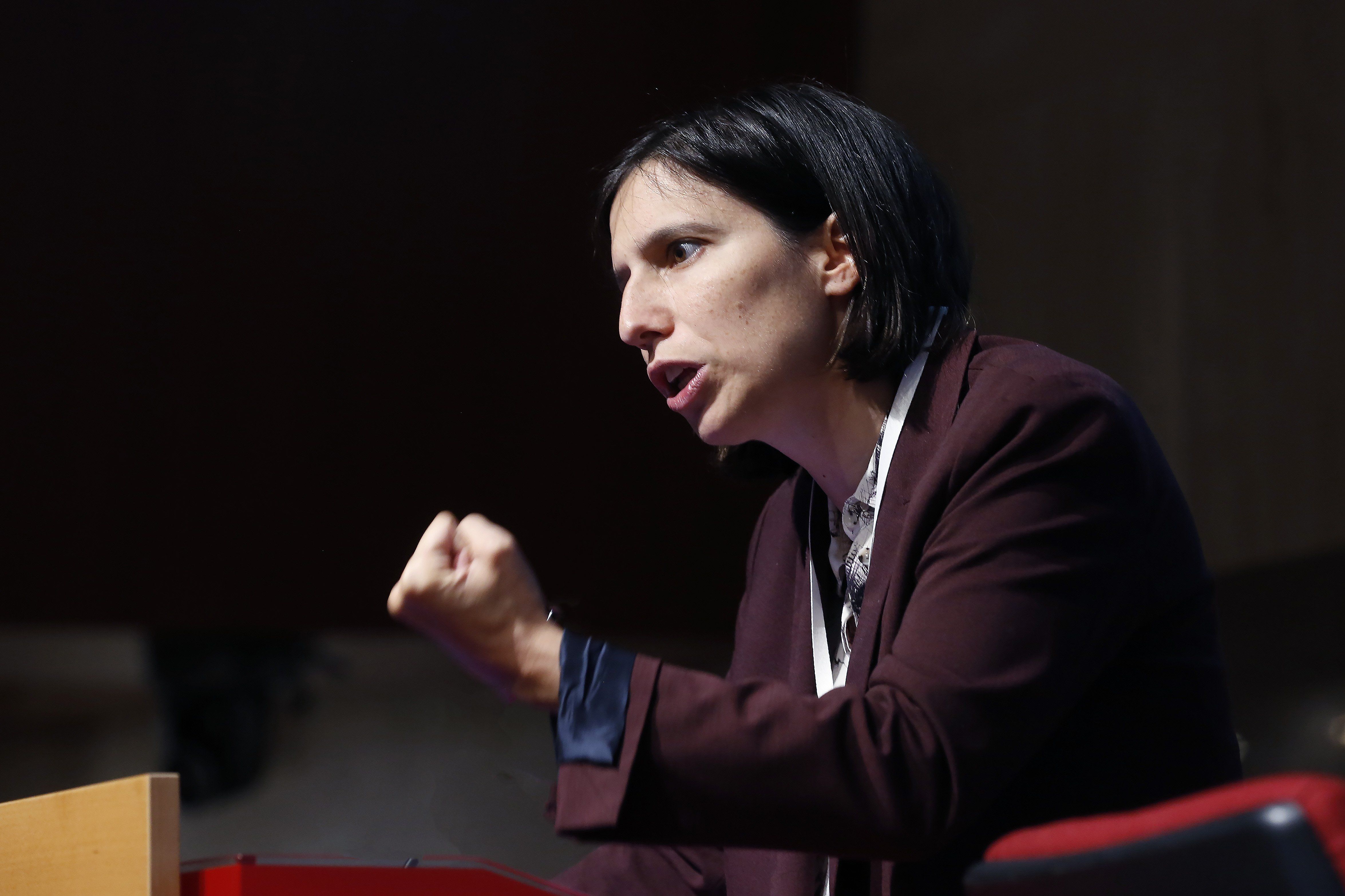 Censure e sfregi alle donne: Schlein sobilla le università