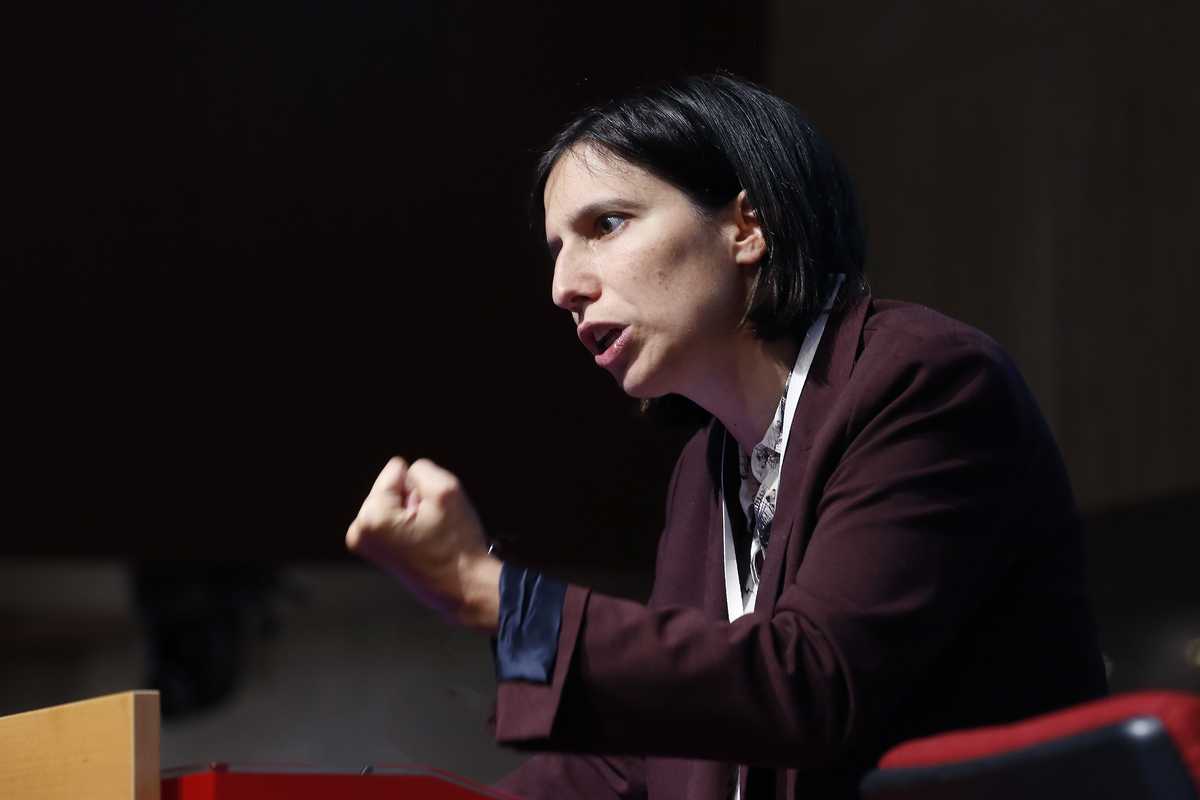 Censure e sfregi alle donne: Schlein sobilla le università