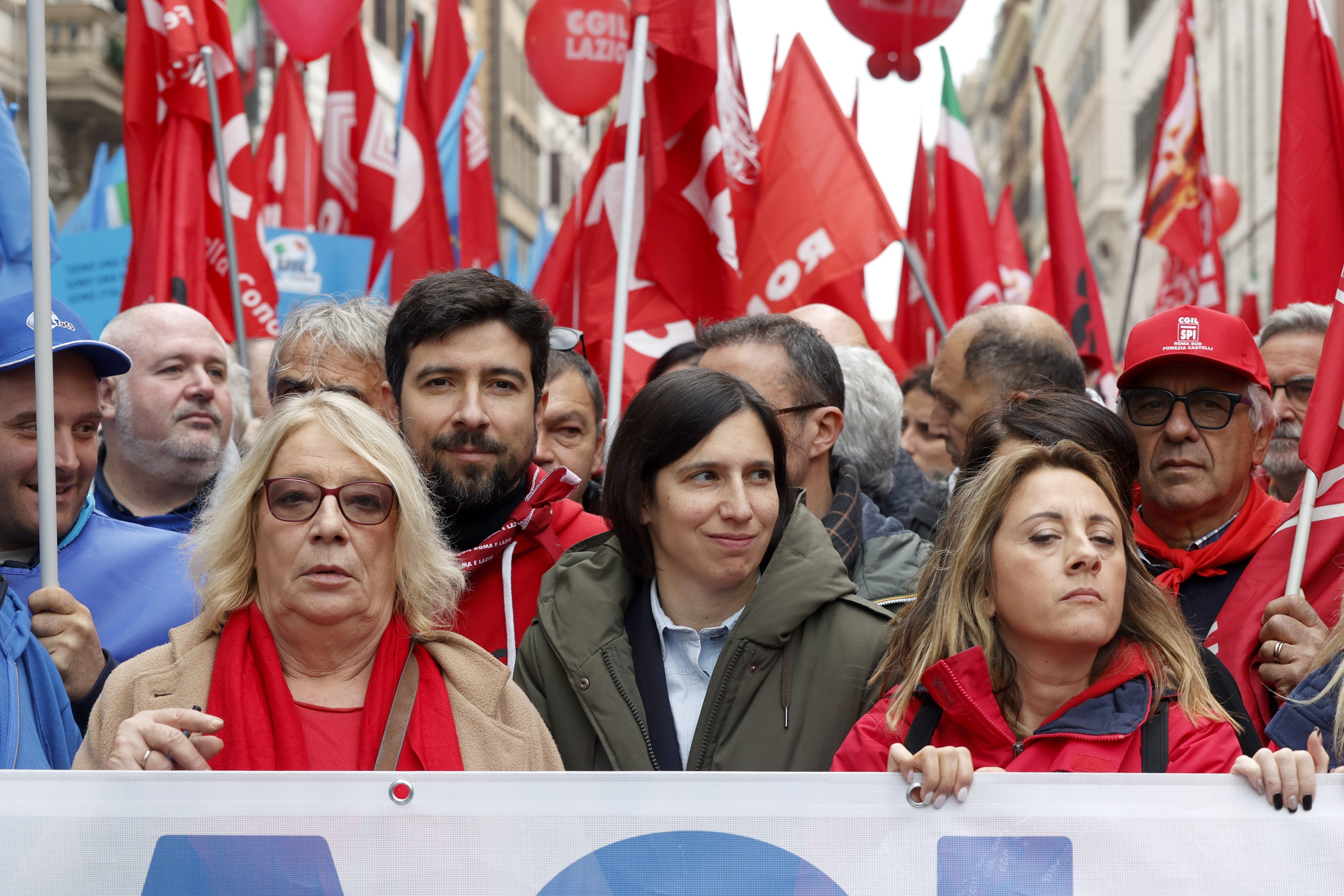 Pd, collettivi, Arcigay e pro Pal. L’ex Fiom salda l’ammucchiata rossa