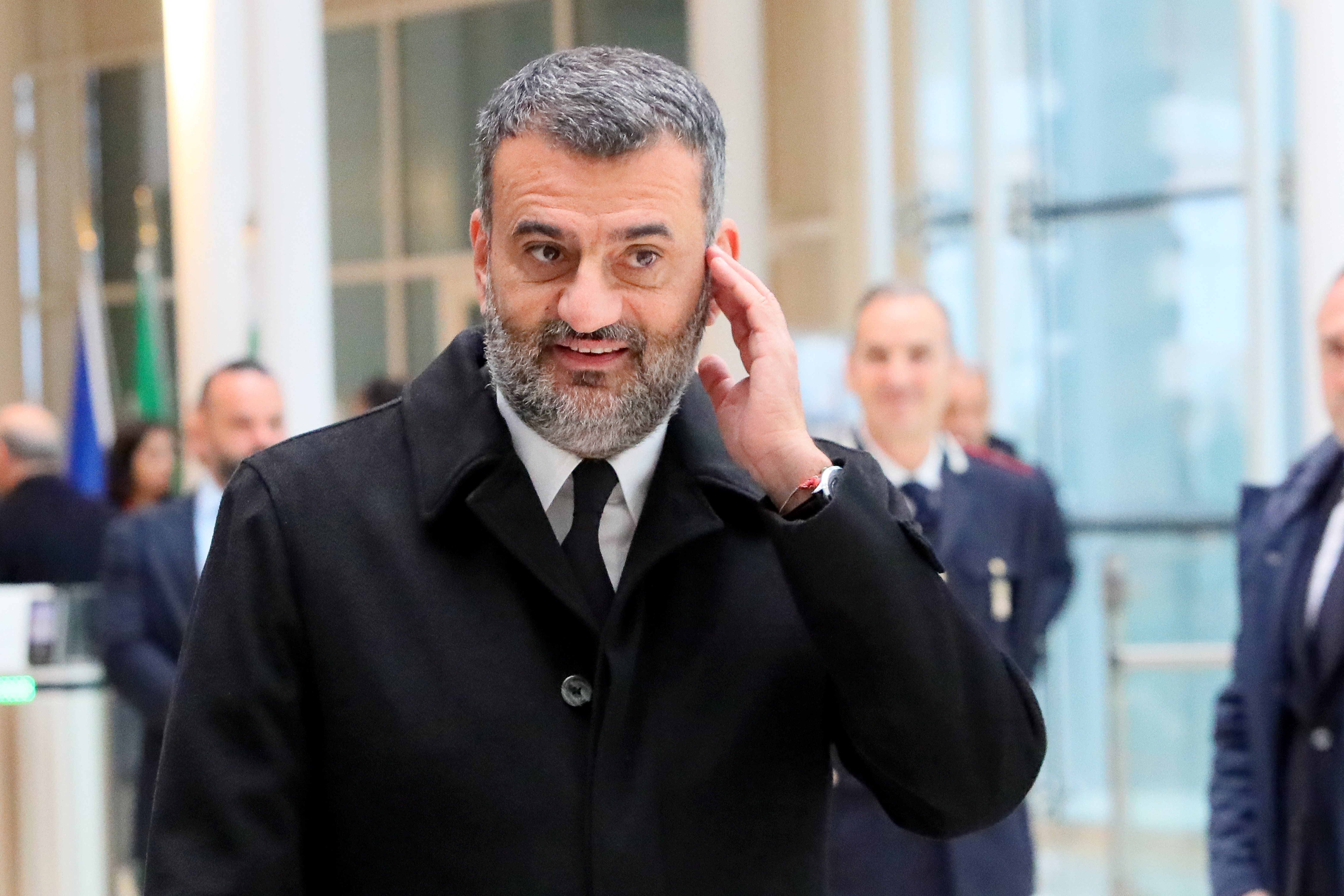 Un pentito inguaia Decaro: «Si incontrò col fratello del boss prima delle elezioni»