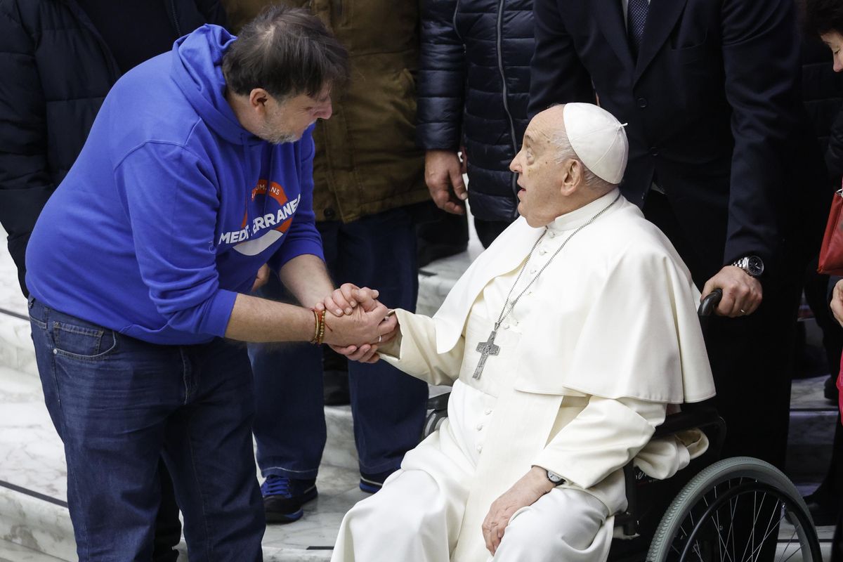 Bergoglio «santifica» la ciurma di Casarini che al posto della fede predica la rivolta